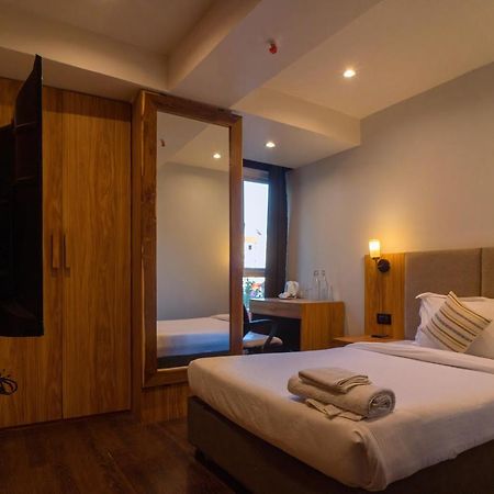 Emerald Hotel Aizawl Ngoại thất bức ảnh