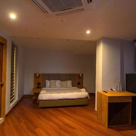 Emerald Hotel Aizawl Ngoại thất bức ảnh