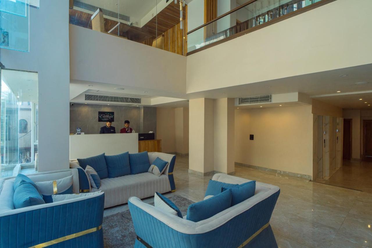 Emerald Hotel Aizawl Ngoại thất bức ảnh