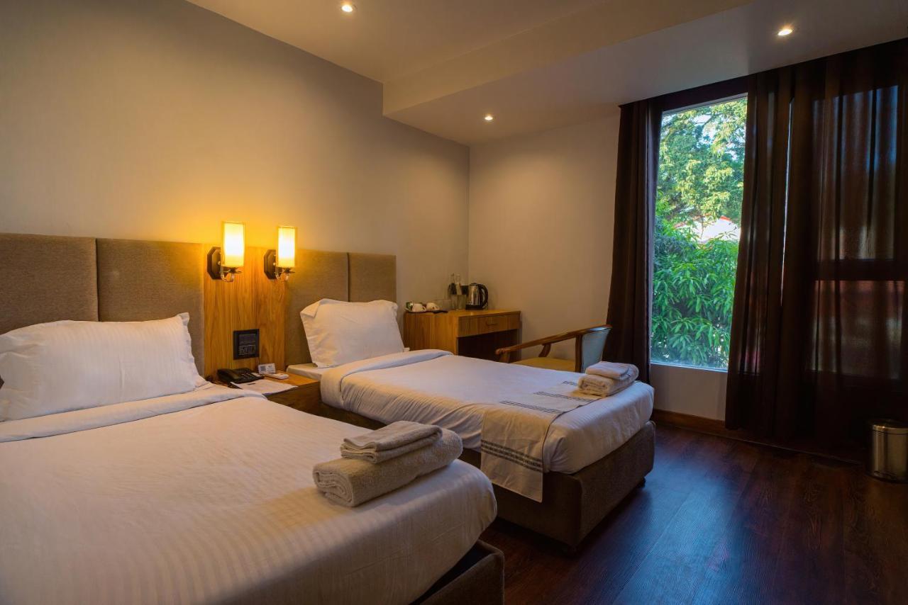 Emerald Hotel Aizawl Ngoại thất bức ảnh
