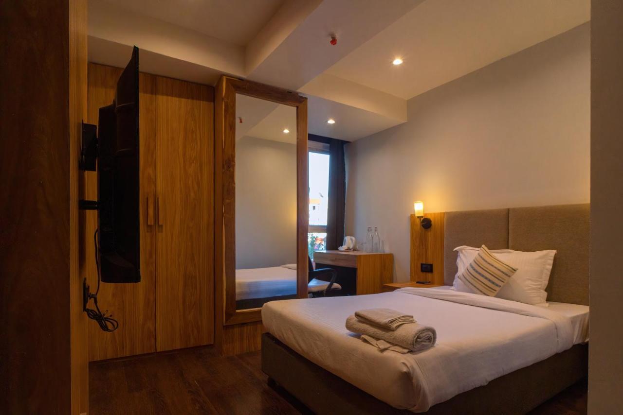 Emerald Hotel Aizawl Ngoại thất bức ảnh
