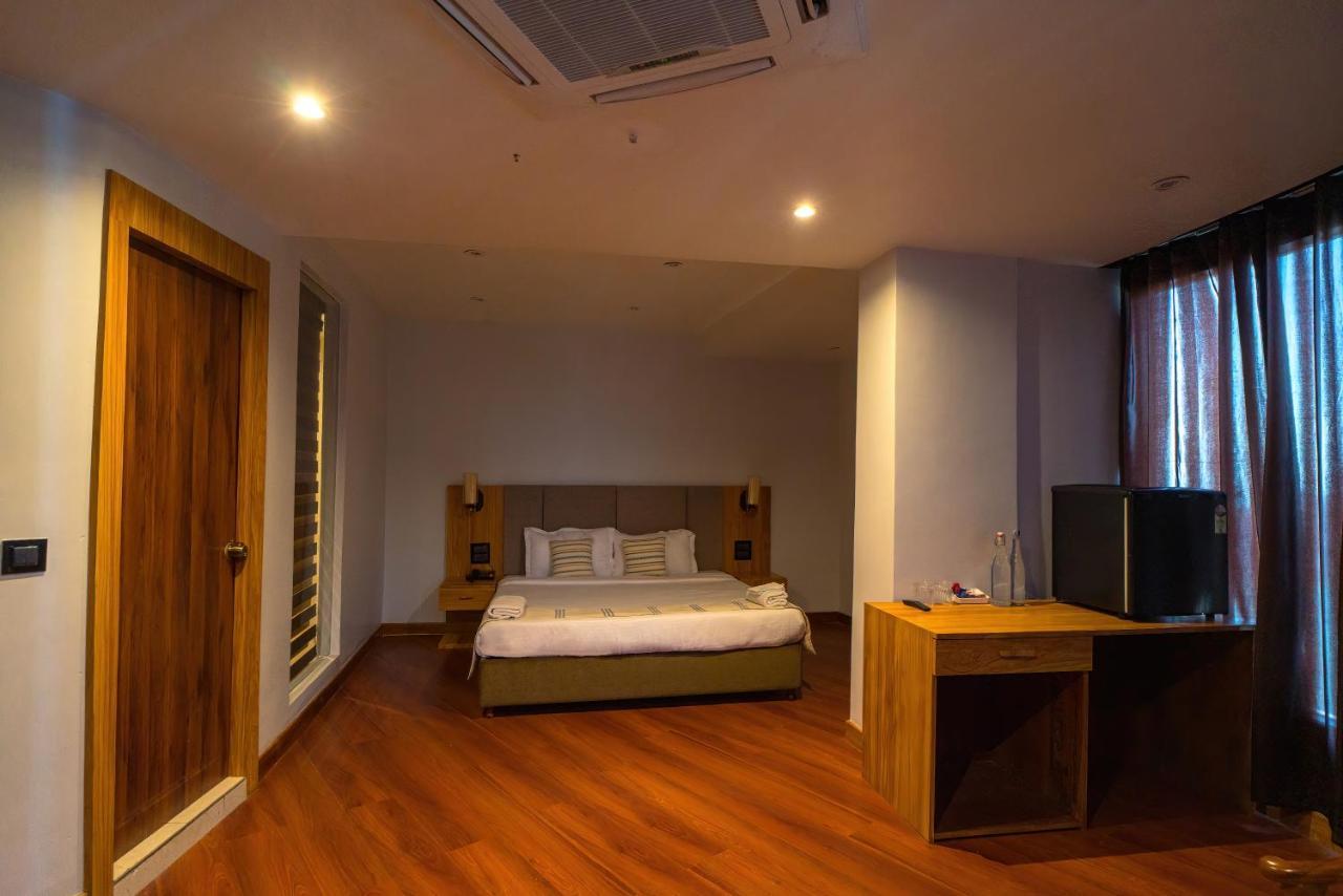 Emerald Hotel Aizawl Ngoại thất bức ảnh